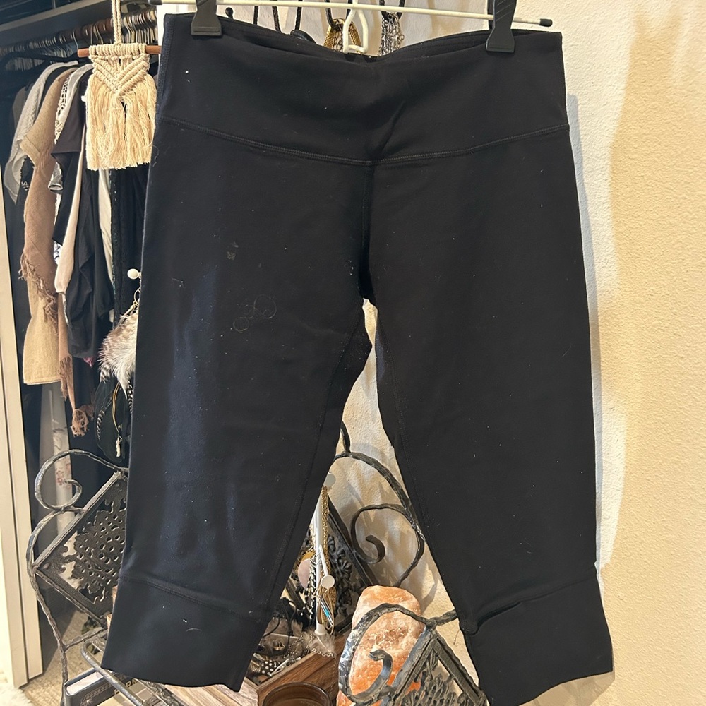 Lululemon Black Capris Knee Length Size 4!